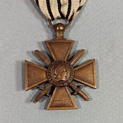 CROIX DE GUERRE DATEE AU DOS 1939-1940 RUBAN DE VICHY AVEC UNE ETOILE POUR UNE CITATION A L'ORDRE DU REGIMENT CAMPAGNE 1939-40